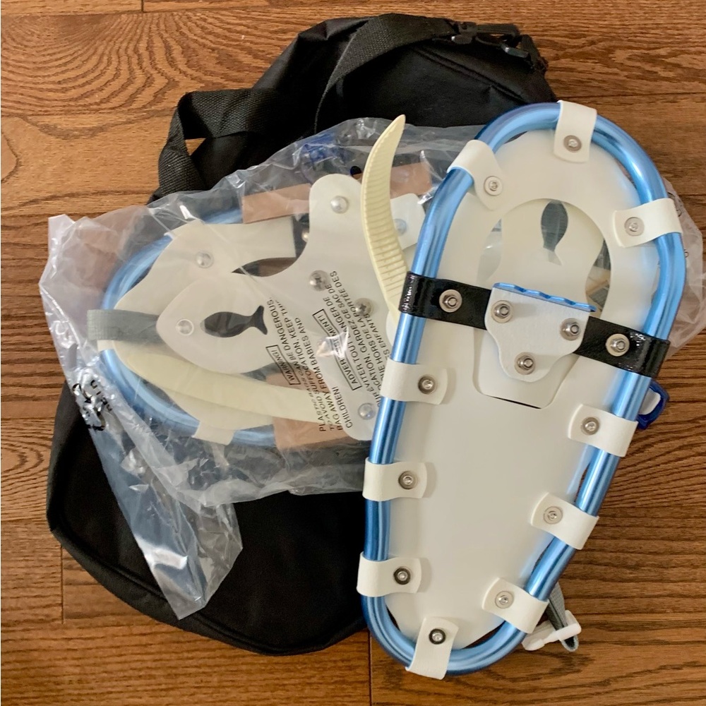 Vibes aluminum Snowshoes with carrying case NWOT 17”